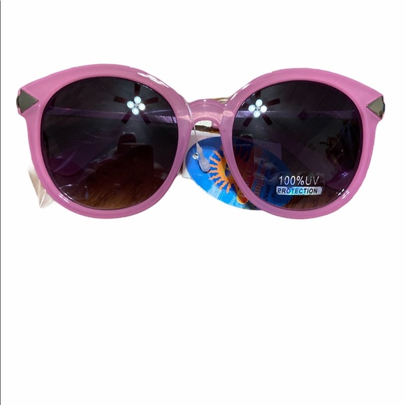 Sunglasses comes with hard case 2 for $30 100% UV Protection. - Picture 1 of 6
